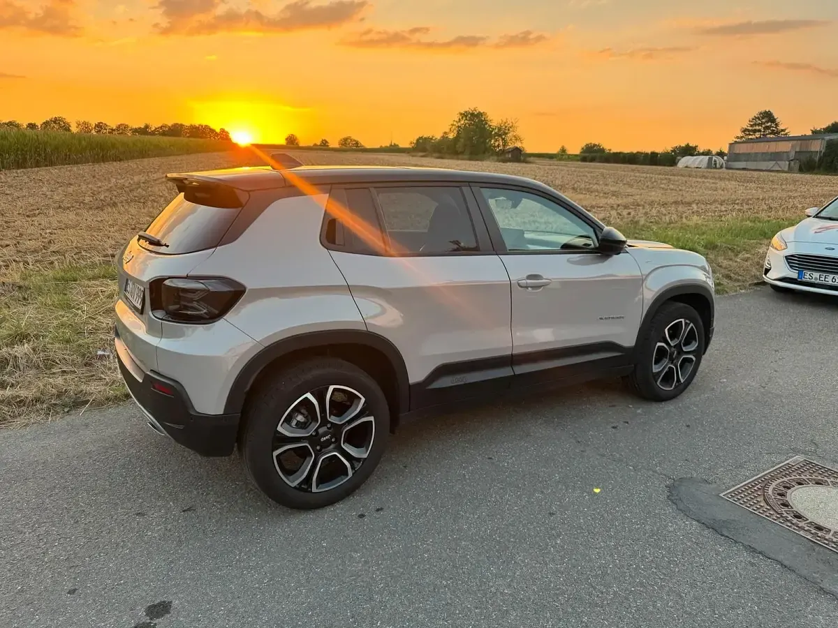 Gebraucht Jeep Avenger Summit 110 PS (80 kW) 2024 Grau SUV