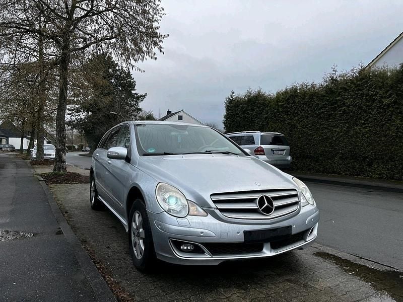 Silber Gebraucht 2006 Mercedes 320 Van / Kleinbus | 4.000 € (Fairer Preis) - Bild 1/4