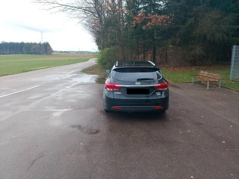 Gebraucht Hyundai i40 Trend 141 PS (103 kW) 2016 Schwarz Limousine