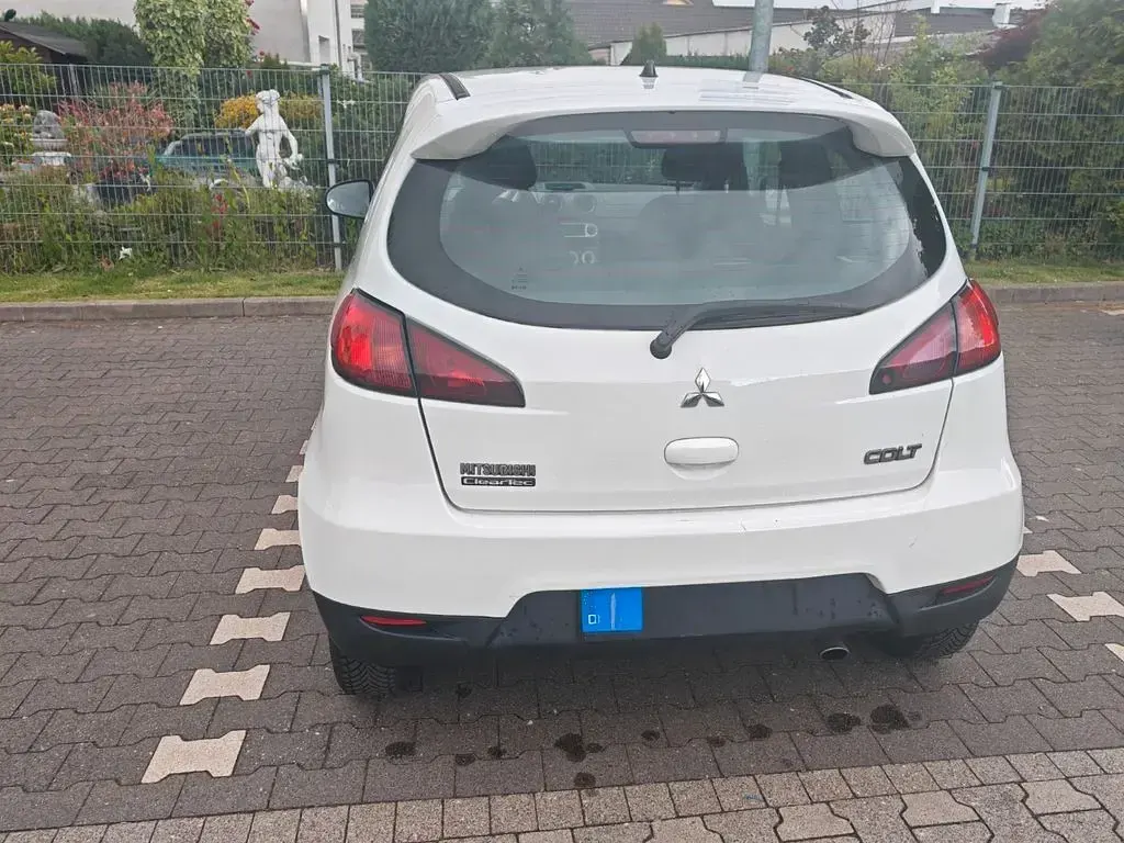 Begagnad Mitsubishi Colt 75 HK (55 kW) 2012 Vit Halvkombi