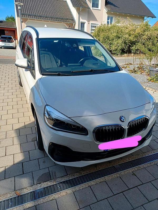 Weiß Gebraucht 2019 BMW 216 Gran Tourer Advantage Van / Kleinbus | 15.800 € (Fairer Preis) - Bild 1/4