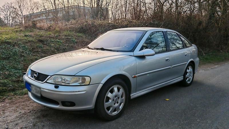 Gebraucht Opel Vectra 147 PS (108 kW) 2001 Silber Limousine