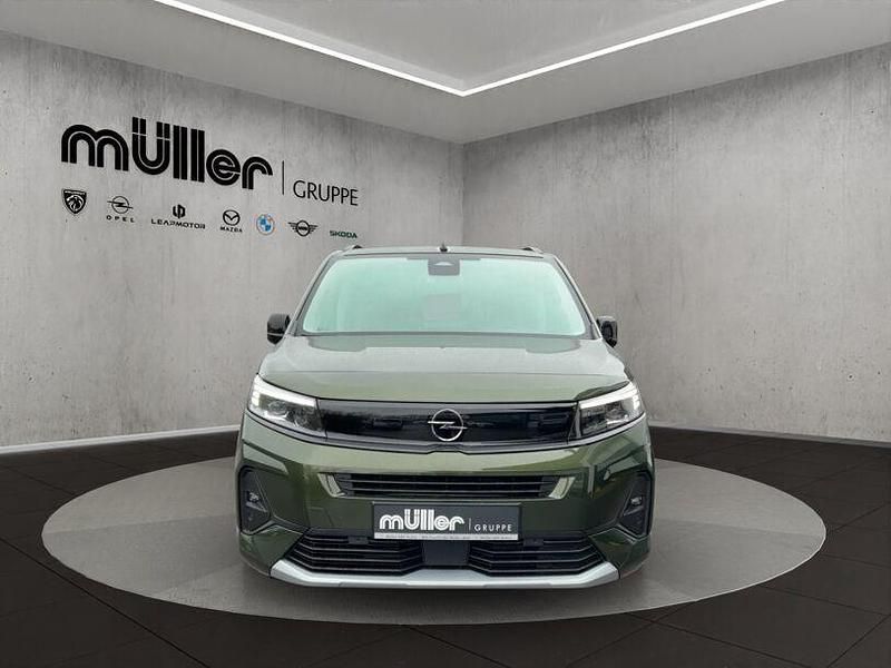 Neu Opel Combo Life 131 PS (96 kW) 2026 Sirkka grün Van / Kleinbus