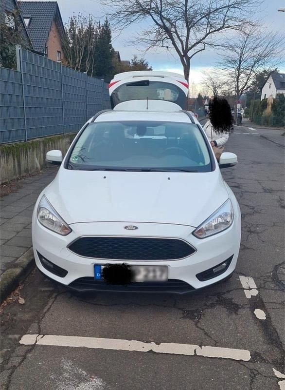 Gebraucht Ford Focus 120 PS (88 kW) 2018 Weiß Kombi