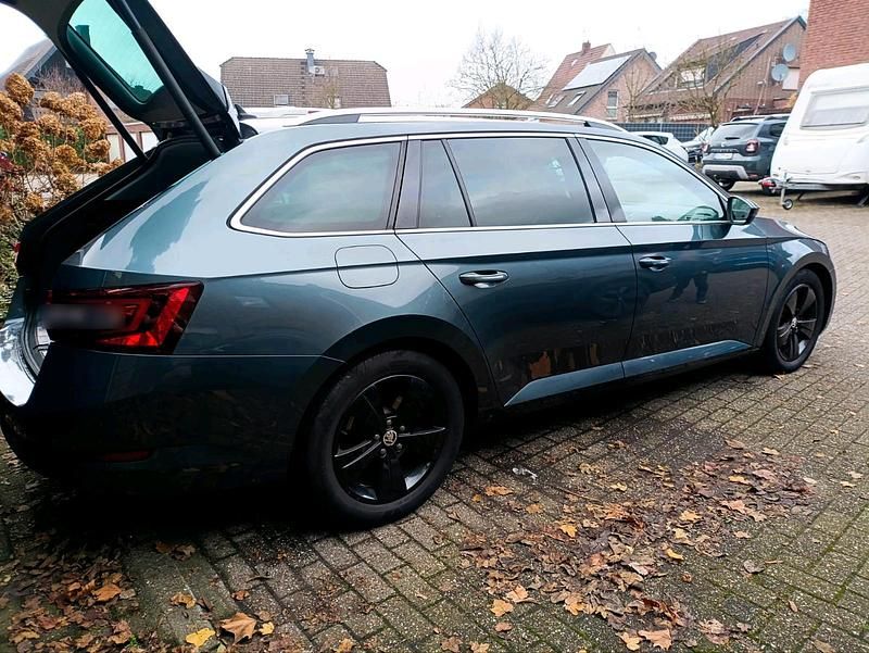Gebraucht Skoda Superb 150 PS (110 kW) 2017 Grau Kombi