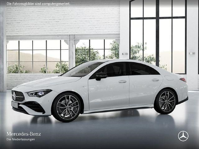 Weiß Gebraucht 2025 Mercedes CLA250e AMG Limousine | 49.990 € - Bild 1/4