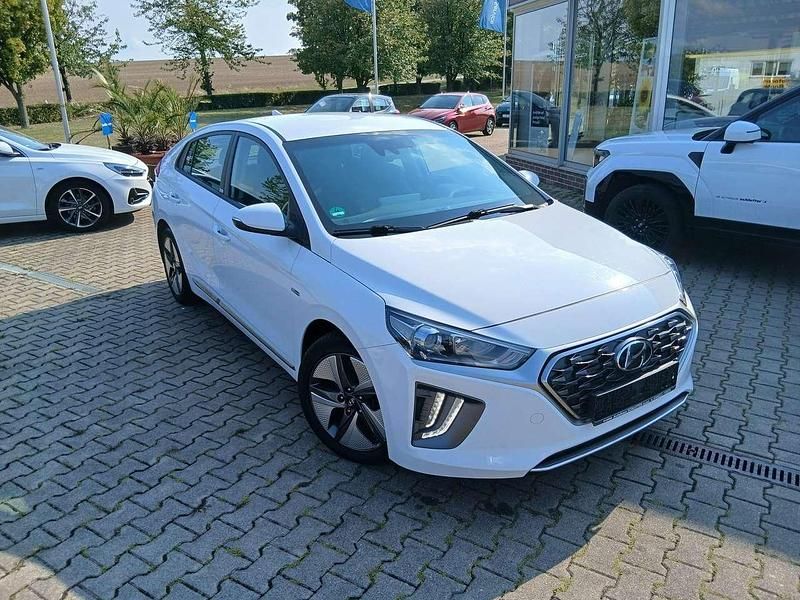 Gebraucht Hyundai Ioniq Trend 105 PS (77 kW) 2020 Weiß Kleinwagen