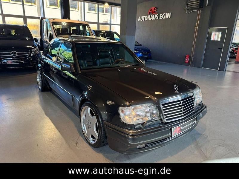 Gebraucht Mercedes E500 326 PS (239 kW) 1992 Schwarz Limousine