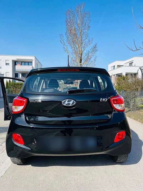 Gebraucht Hyundai i10 Classic 67 PS (49 kW) 2016 Schwarz Kleinwagen