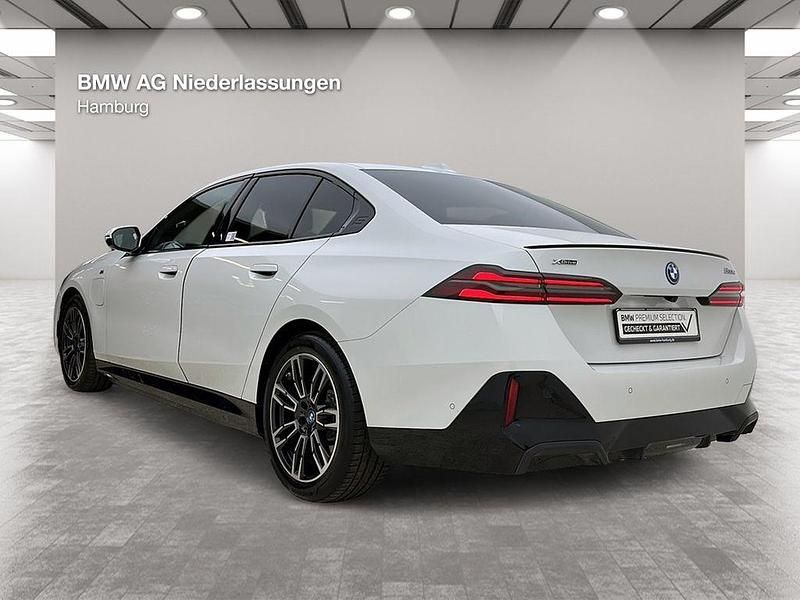Gebraucht BMW 550e Comfort Edition 313 PS (230 kW) 2024 Weiß Limousine