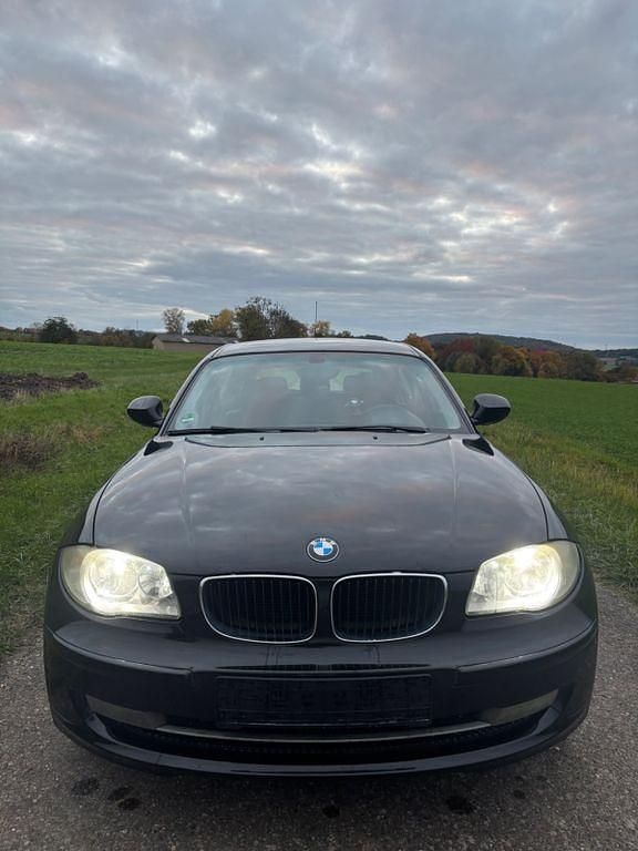 Gebraucht BMW 116 116 PS (85 kW) 2010 Schwarz Kleinwagen