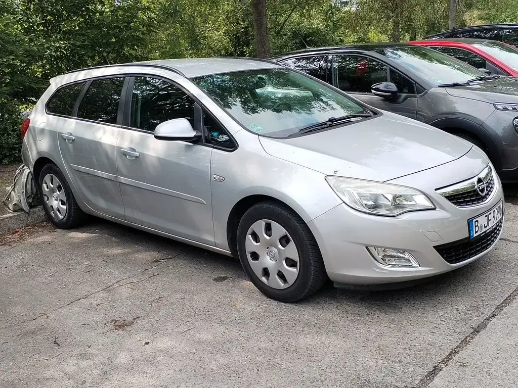 Gebraucht Opel Astra 95 PS (69 kW) 2011 Silber Kombi
