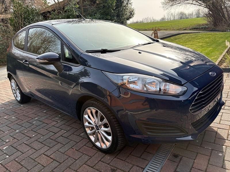 Gebraucht Ford Fiesta 60 PS (44 kW) 2015 Blau Kleinwagen