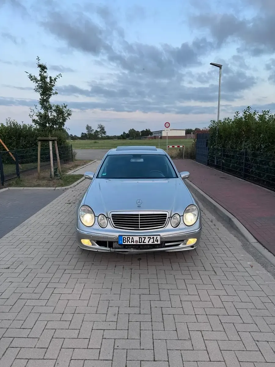 Gebraucht Mercedes E320 204 PS (150 kW) 2005 Silber Limousine