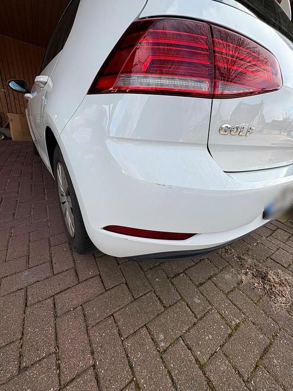 Gebraucht VW Golf VII Trendline 110 PS (80 kW) 2018 Weiß Limousine