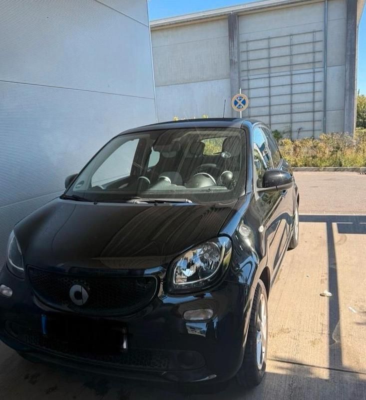 Schwarz Gebraucht 2015 Smart ForFour Kleinwagen | 7.199 € - Bild 1/4