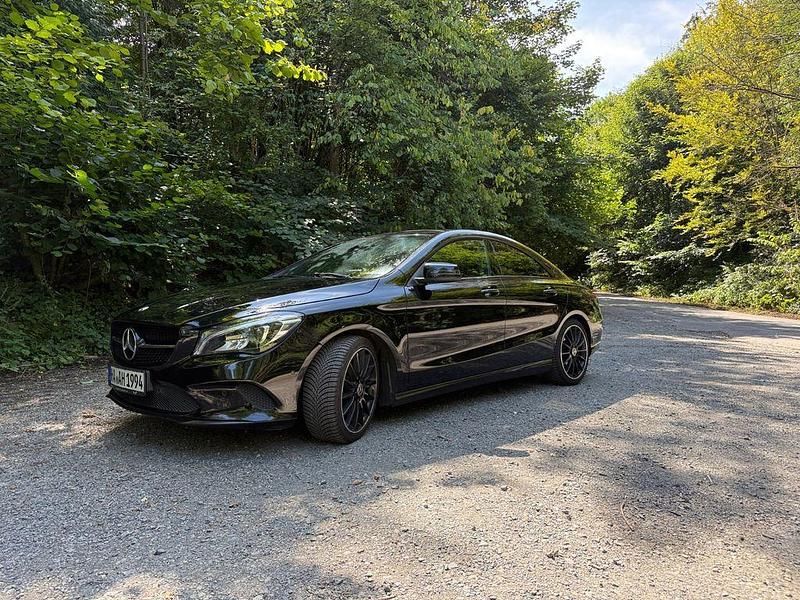 Schwarz Gebraucht 2018 Mercedes CLA220 AMG Limousine | 19.000 € (Fairer Preis) - Bild 1/4