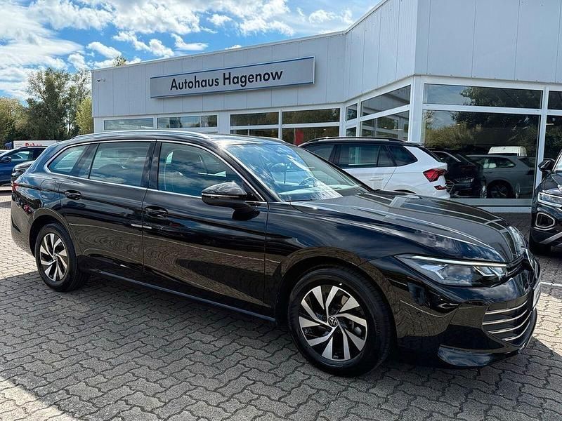Second-hand VW Passat Business 150 CP (110 kW) 2024 Verde Berlinǎ