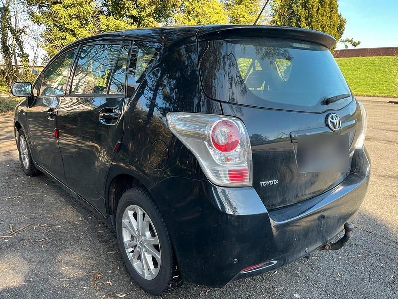 Gebraucht Toyota Verso 147 PS (108 kW) 2011 Schwarz Van / Kleinbus