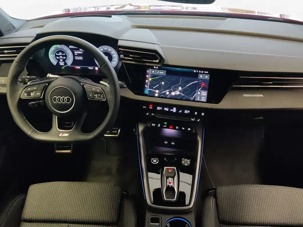 Gebraucht Audi A3 Advanced Plus 204 PS (150 kW) 2025 Progressivrot metallic Limousine