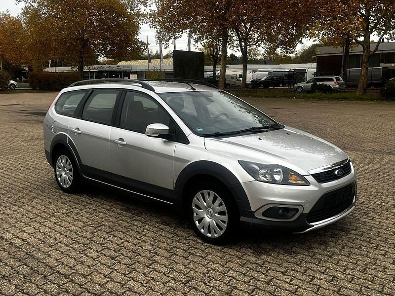 Silber Gebraucht 2009 Ford Focus Titanium Kombi | 2.500 € (Teuer) - Bild 1/4