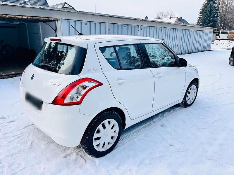 Gebraucht Suzuki Swift 94 PS (69 kW) 2011 Weiß Kleinwagen