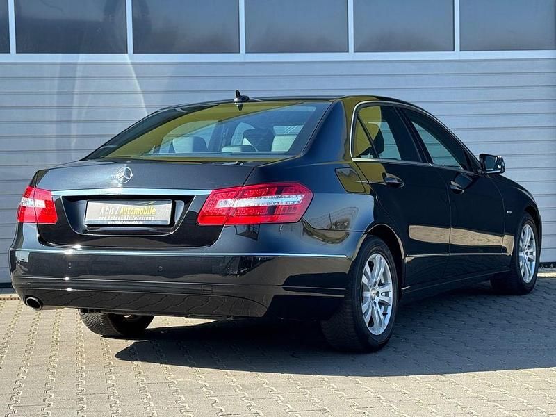 Gebraucht Mercedes E200 Avantgarde 184 PS (135 kW) 2011 Schwarz Limousine