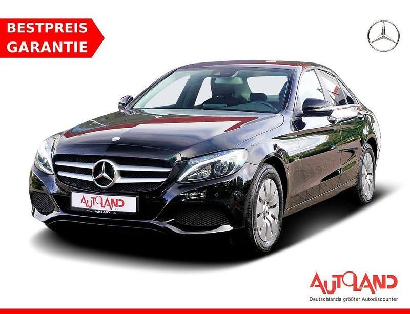 Schwarz Gebraucht 2017 Mercedes C180 Limousine | 21.950 € (Fairer Preis) - Bild 1/4