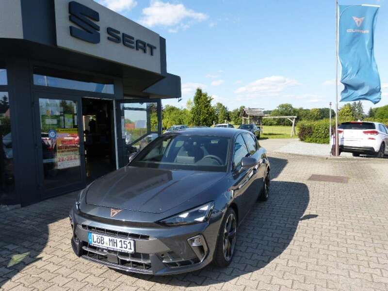 Magnetic grau metallic Gebraucht 2025 Cupra Leon Limousine | 42.400 € - Bild 1/4