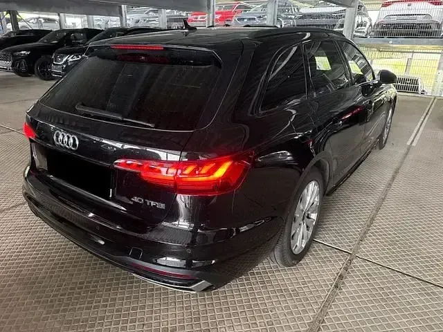 Gebraucht Audi A4 Advanced 204 PS (150 kW) 2021 Mythosschwarz Kombi