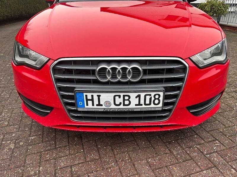 Gebraucht Audi A3 Attraction 110 PS (80 kW) 2015 Rot Limousine