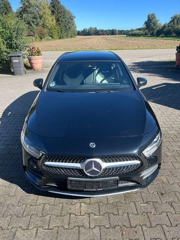 Schwarz Gebraucht 2020 Mercedes A180 AMG line Limousine | 19.850 € (Superpreis) - Bild 1/4