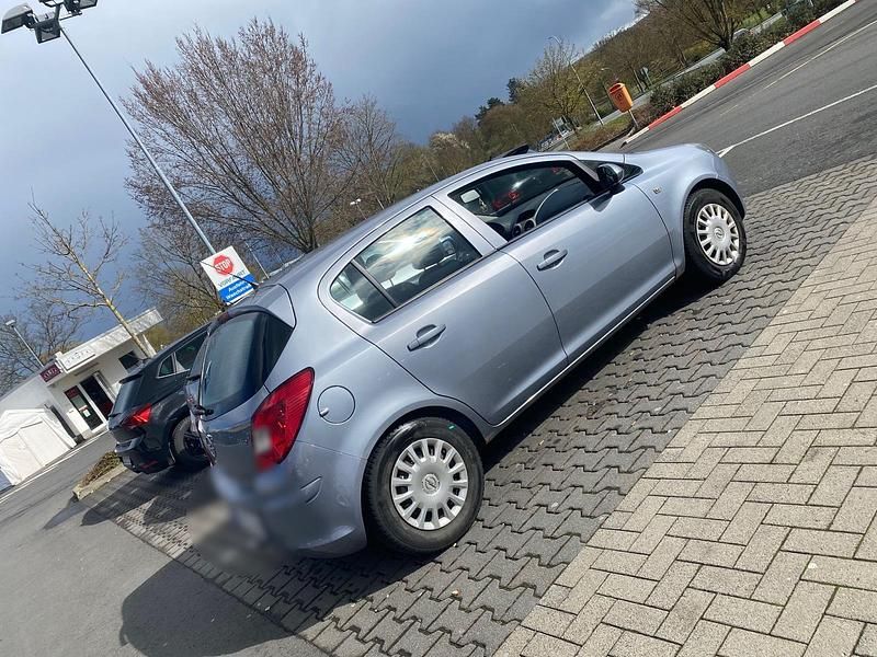 Second-hand Opel Corsa 85 CP (62 kW) 2004 Albastru Hatchback