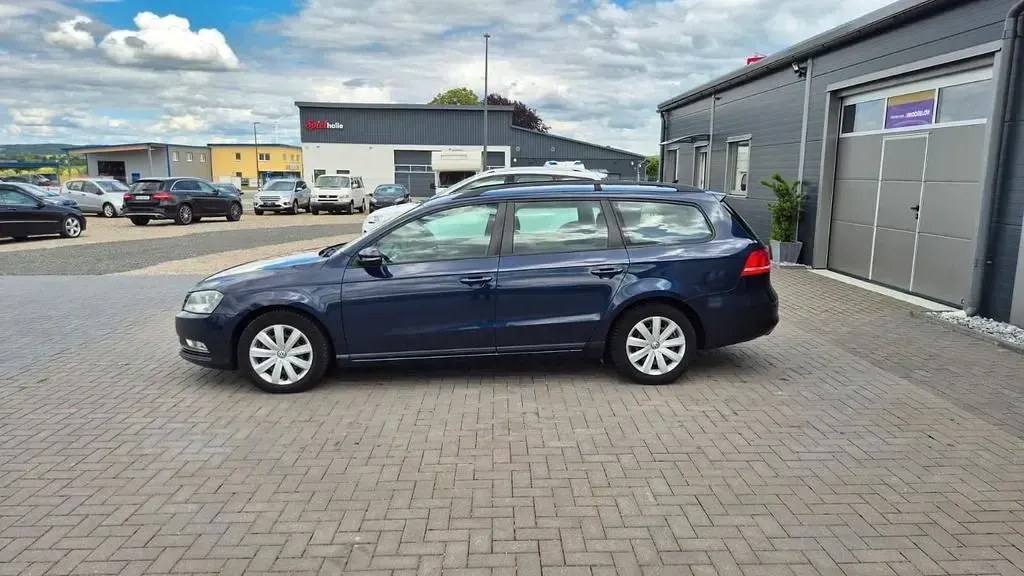 Gebraucht VW Passat Trendline 140 PS (102 kW) 2011 Blau Kombi