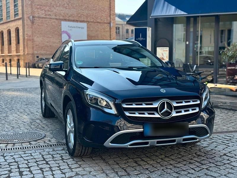 Gebraucht Mercedes GLA220 177 PS (130 kW) 2017 Blau SUV