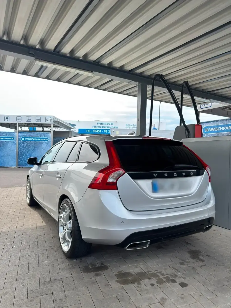 Gebraucht Volvo V60 150 PS (110 kW) 2017 Silber Kombi