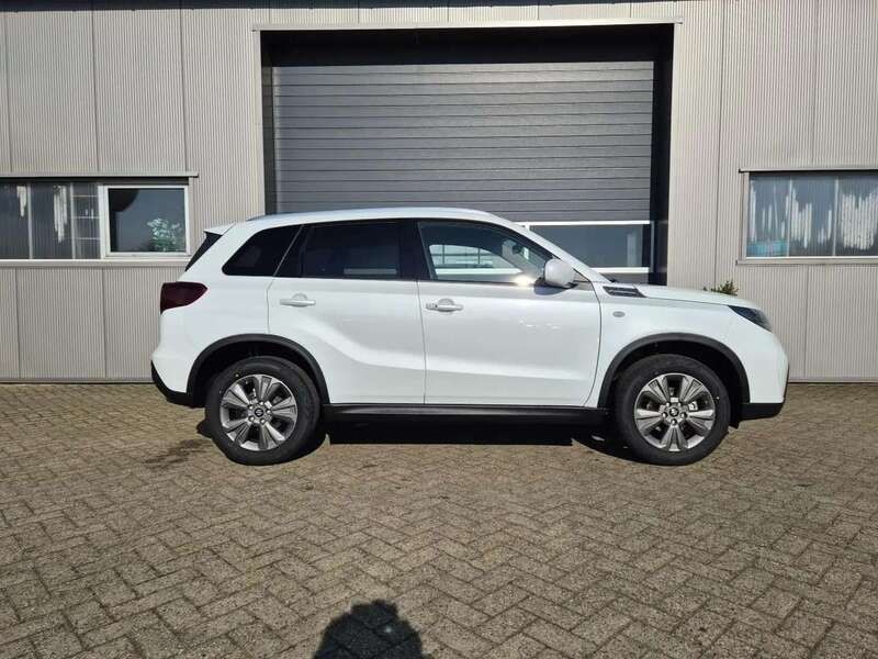 Cool white pearl metallic Neu 2025 Suzuki Vitara Comfort SUV | 23.650 € (Fairer Preis) - Bild 1/4