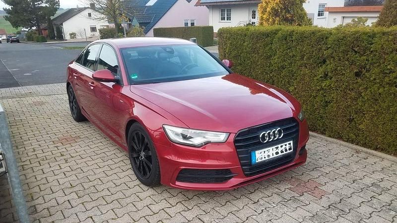 Gebraucht Audi A6 Ambiente 204 PS (150 kW) 2012 Rot Limousine