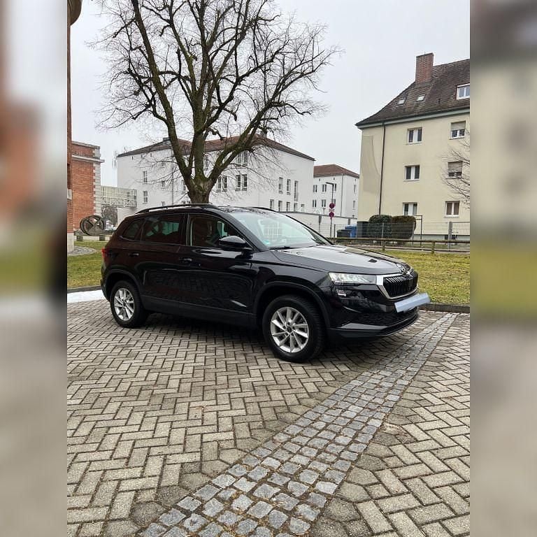 Schwarz Gebraucht 2024 Skoda Karoq SUV | 28.900 € (Guter Preis) - Bild 1/4