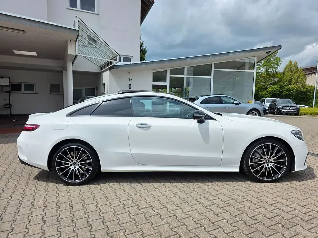 Gebraucht Mercedes E450 AMG line 367 PS (269 kW) 2022 Polarweiss  unilack Coupé