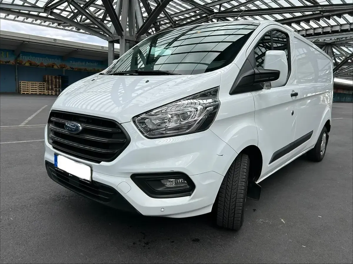 Gebraucht Ford 300 105 PS (77 kW) 2019 Weiß Van / Kleinbus