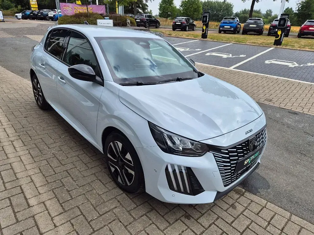 Neu Peugeot 208 Allure 101 PS (74 kW) 2025 Weiß Kleinwagen