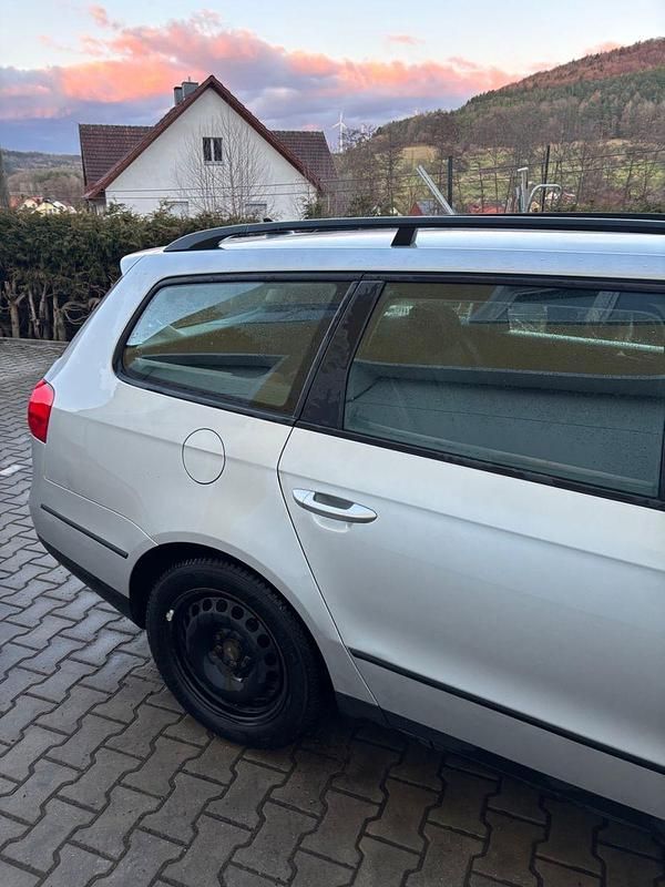 Gebraucht VW Passat 110 PS (80 kW) 2011 Silber Kombi