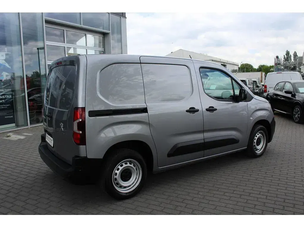 Gebraucht Peugeot Partner Premium 110 PS (80 kW) 2022 Grau Van / Kleinbus