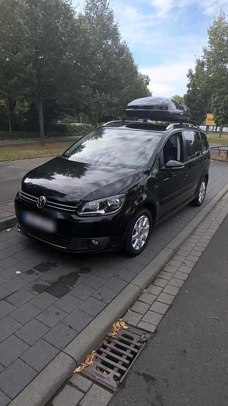 Schwarz Gebraucht 2013 VW Touran Van / Kleinbus | 7.599 € (Fairer Preis) - Bild 1/4
