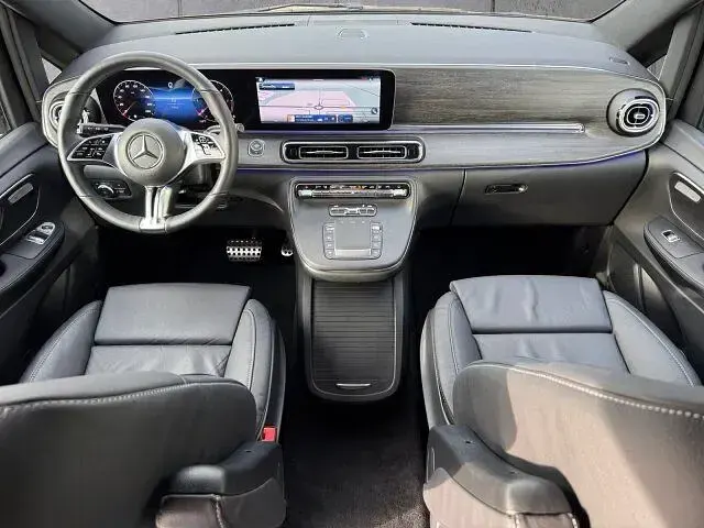 Gebraucht Mercedes V300 AMG 237 PS (174 kW) 2025 Van / Kleinbus