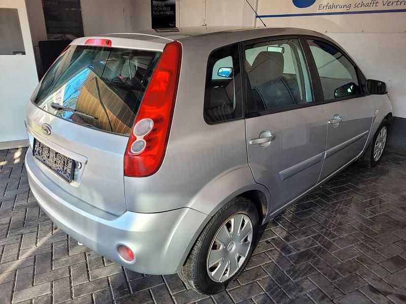 Gebraucht Ford Fiesta Style 69 PS (50 kW) 2008 Silber Kleinwagen