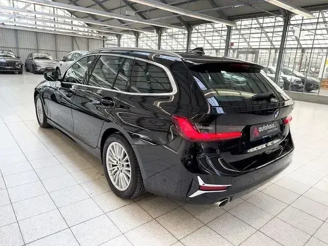Gebraucht BMW 330 Luxury Line 258 PS (189 kW) 2021 Schwarz Kombi