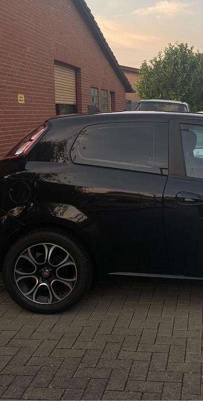 Schwarz Gebraucht 2013 Fiat Grande Punto Kleinwagen | 2.200 € (Superpreis) - Bild 1/4