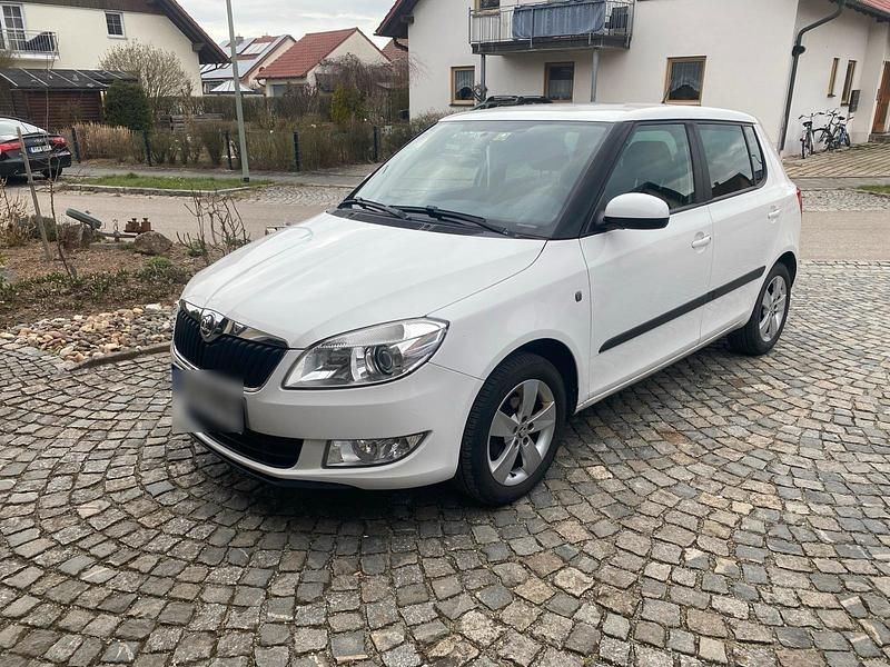 Gebraucht Skoda Fabia 86 PS (63 kW) 2013 Weiß Kleinwagen
